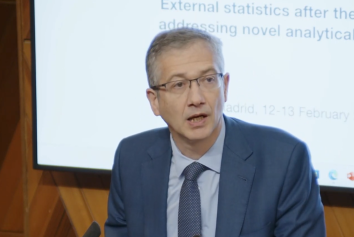 Pablo Hernández de Cos numa conferência do Banco de Espanha, fevereiro de 2024