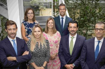 Conselho de Administracao Executivo, da esquerda para a direita e de baixo para cima: João Laranjeira, Filomena Oliveira, Ana Maria Rodrigues, Sérgio Frade Raposo (CEO) José Henriques, Ana Paula Ramos, e Rodolfo Varela Pinto.