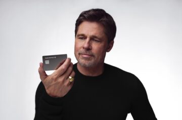 O ator Brad Pitt protagoniza a nova campanha da Trade Republic/Foto: Trade Republic