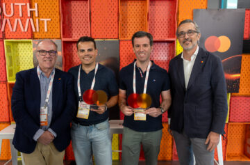 Da esquerda para a direita: Paulo Raposo, diretor-geral da Mastercard em Portugal; Pedro Andrade, cofundador e CEO da Humanos; Pablo Campos García, chief business officer da Stamp; e Juan Pablo Vivas, diretor-geral da Mastercard em Espanha
