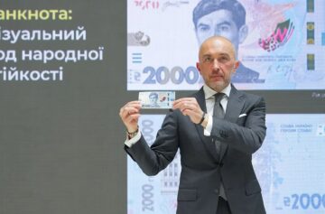 O governador do Banco Nacional da Ucrânia, Andriy Pyshnyy, apresenta a nova nota/Foto: Banco Nacional da Ucrânia
